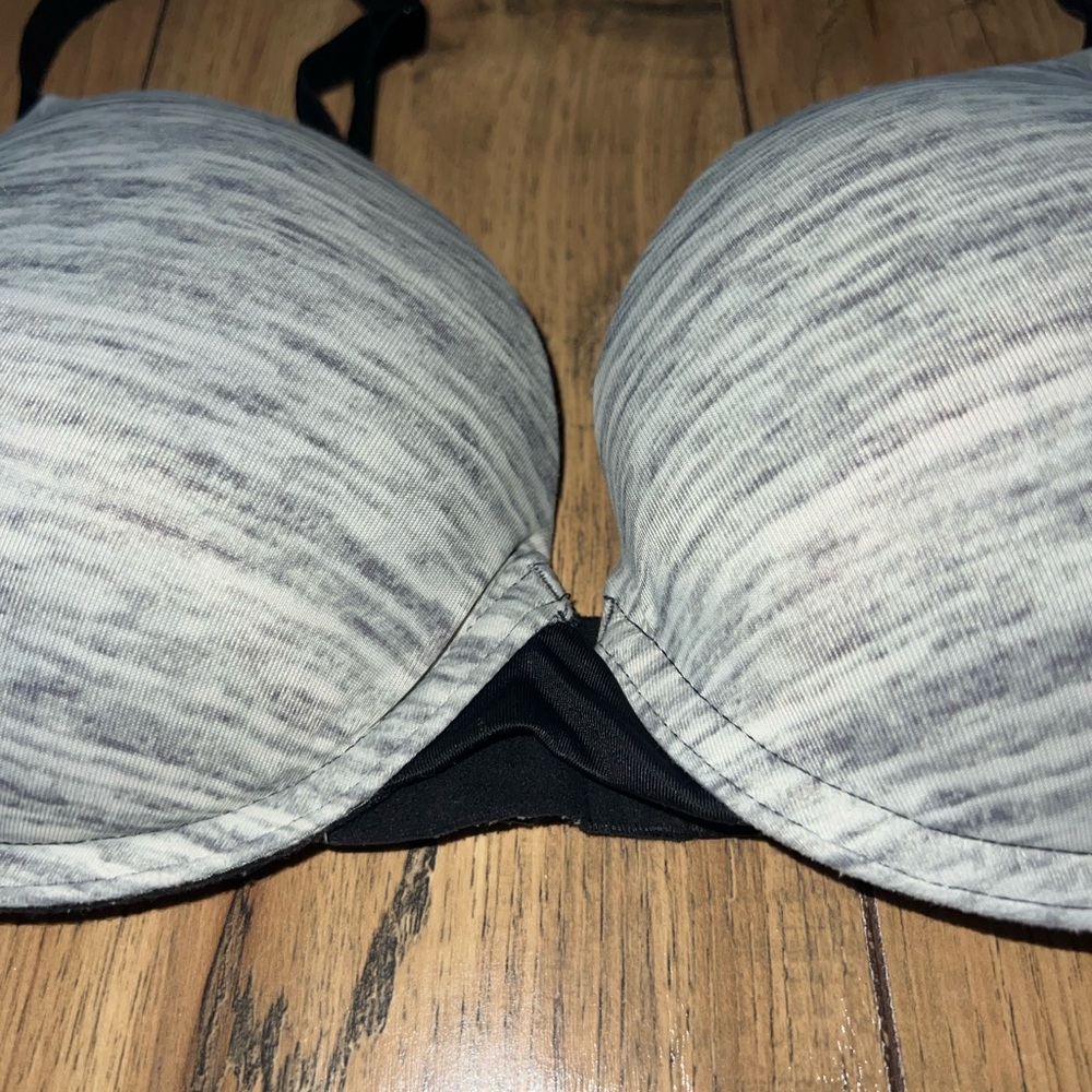 Pink bra - Picture 3 of 8
